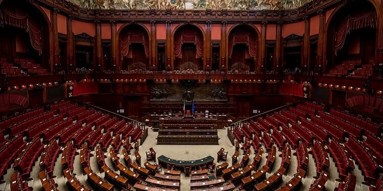 Il teatrino di Stato