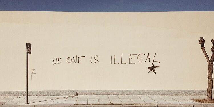 Clandestinità: le sette vite di un reato inutile