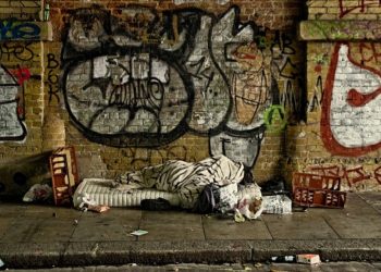 Ei purtava i scarp del tennis. La povertà in Italia