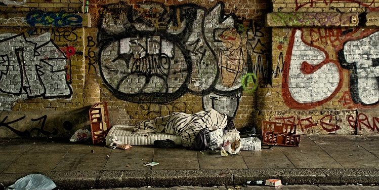 Ei purtava i scarp del tennis. La povertà in Italia