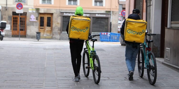 Log in. Fenomeno rider. In sella a Glovo