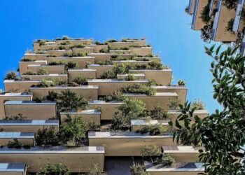 Decouplink Debunked. Prove e argomentazioni contro la crescita green come unica strategia per la sostenibilità