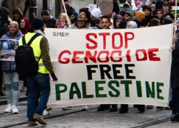 Gaza, lettera aperta di 900 giornalisti: “I media non devono nascondere le ripetute atrocità di Israele. I termini corretti sono genocidio e pulizia etnica”