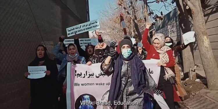 Fuorché il silenzio. Trentasei voci di donne afghane